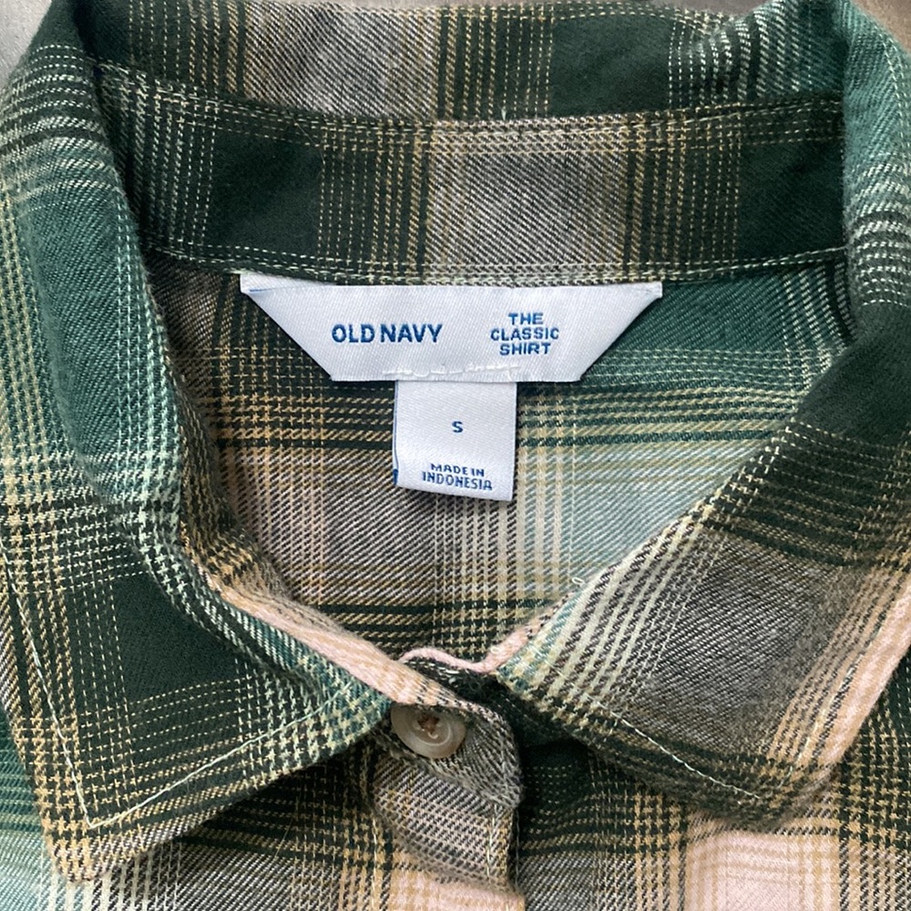 Old Navy long sleeve flannel - NWT size small - Picture 2 of 5